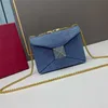 Borsa da donna alla moda con catena di cristallo intarsiata con diamanti con grande patta con rivetti Borsa a tracolla versatile in pelle sotto le ascelle con una spalla 240115