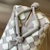 10A Replikacja na najwyższym poziomie Pętla Pętla BV Torba na ramię Kobiet torebka 22 cm Intrecciato Cowhide Masccline Bag kamera torba Crossbody Bezpłatna wysyłka VV041