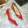 Skor High Studs Valenstino Pump Pointed Designer Heel Heels Slim Autumn Leather Rivet 10cm Sexig grunt klippt singelsko Kvinnlig svart