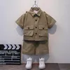 Kledingsets Zomer Kinderen 2024 Jongens Pak Kind Knopen Shirt Cargo Shorts Multi-pocket Werkkleding Korte Mouw Katoen Set