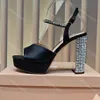 最高品質のプラットフォームヒールサンダルデザイナー女性靴クリスタルドレスシューズチャンキーヒールラウンドトートファッションラインストーンパーティーウェディングファクトリーフットウェア10Aボックス