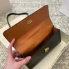 Tasarımcı mini flep klasik vintage zarafet kolu zarif retro çanta crossbody beyaz siyah kırmızı çanta deri kemerler matel logo markası yumuşak yüksek kaliteli çantalar küçük coac