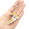 Creative Mini PVC Sneakers Keychains For Men Women Gym Sportskor Keychain Handbag Chain Basketball Shoe Nyckelhållare Bulkpris 9FUA