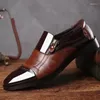 Scarpe eleganti da uomo di lusso, casual, in pelle verniciata, alla moda, con tacco basso, eleganti mocassini in stile britannico