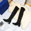 Botas de cuissard de cuero con elevación de tierras bajas de 35 mm Resbalón en gamuza elástica Bota de muslo Punta redonda Botines de moda Mujer Zapatos de diseñador de lujo Calzado de fábrica 2024