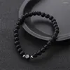 Charm Armband Trendy 6mm Black Frosted Stone Pärlade armband 26 Initialer Bokstäver Charm med elastiskt rep för pargåvor