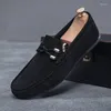 Klädskor designer 2024 Herrläder avslappnad för män tofs loafers bekväma svarta bruna mockasiner mocka mocasines