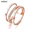 ウェディングリングJeemango Fashion Titanium Steel Luxury Rose Gold Color Micro Pave Cubic Zircon Ring for Women Girls JR17139