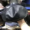 Affascinante cappello nero berretto francese in pelle chic con velo in rete spettacolo berretto berretto da donna a doppio strato 240125