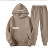 Mens Tracksuits المصمم مسار بدلة العرق دعوى طباعة هوديي عرض تعرقات متعرقات عرقلة عرقات الركض الخريف/الشتاء مقنعين ملابس طويلة السراويل طويلة السراويل