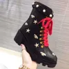 Moda Senhoras Sylvie Série Fita Decorada Couros Martin Bota Mulheres Bordadas Faixa De Couro Ankle Boots Top Designer Luxo Mulher Sapatos Tamanho 35-41