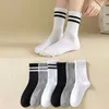 Chaussettes de sport à rayures solides, noires et blanches, pour femmes et hommes, unisexes, chaussettes de rue rayées, Tube moyen, respirantes, YQ240126