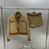 Dwuczęściowe spodnie marka projektantów GG 2023 Wiosna Nowa pełna litera Jacquard Vintage Suit Kurtura kołnierza z skórzanym płaszczem Dwuczęściowy zestaw dla kobiet