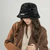 Berretti Agnello Finto Cappelli a secchiello unisex per donna Uomo Inverno Visiera parasole esterna Panama Cappello da pescatore Lettera ricamata all'ingrosso