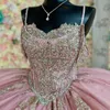 Rosa glänzende Quinceanera-Kleider Spaghettiträger Ballkleid Geburtstagsfeier Vestidos 15 Jahre Goldapplikation Spitze Perlen Prinzessin Süßes 16-Mädchen