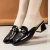 Hausschuhe Frauen Baotou Halb 2024 Mode Metall Kette Karree Starke Ferse Britischen Stil Büro Casual Schuhe Frühling Sommer