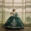 Smaragdgroen Glanzend Prinses Uit De Schouder Baljurk Quinceanera Jurken Kralen Applique 3D Bloem Met Cape Celebrity Party Jurken