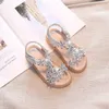 Sandali per ragazze di 3-12 anni Moda estiva per bambini Scarpe da spiaggia con suola morbida antiscivolo Strass trasparenti Sandalo da principessa per bambini 240118