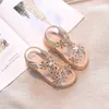 Sandali per ragazze di 3-12 anni Moda estiva per bambini Scarpe da spiaggia con suola morbida antiscivolo Strass trasparenti Sandalo da principessa per bambini 240118