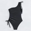 Женский купальник с рюшами на одно плечо, женский черный плиссированный купальник со шнуровкой на животе, праздничный купальный костюм, монокини 2024