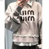 バージョンMIMIU 23SS秋と冬の服は、半分の襟のパーカー、女性のファッショントレンドで刺繍されています