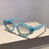 Occhiali da sole Vintage Flower Women 2024 Elegante forma irregolare Sfumature sfumate Design alla moda Party Xmas Eyewear