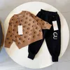 Créateur de mode pulls tricotés survêtement deux pièces pra ensembles crochet pull hauts lettre pull avec pantalon décontracté ample tenue vêtements pour enfants