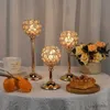 2 Kerzenhalter für Hochzeiten, Blumenarrangements, Fensterdekorationen für Zuhause, Hochzeits-Requisiten, goldfarbene Kerzenhalter aus Schmiedeeisen.