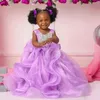 紫色の子供の誕生日パーティードレスフラワーガールドレス宝石階層式オルガンザアップリケ型レースビーズフラワーガールドレスプリンセスクイーン結婚ガウンズNF044