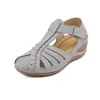 Sandalen 2024 Europa Amerika Zomer Retro Pakket Hoofd Uitgehold Dames Casual Hellinghak Comfortabel groot formaat