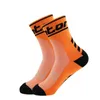 Sportstrumpor 1Pair Breattable Sweat-Absorbent Mid-Calf Socks for Cycling Sports Socks for Men Women YQ240126