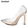 Sandaler Aneikeh 2023 Spring Silvery Rhinestone PVC Transparenta Ladies Party Pumpar High Heels Sexig spetsiga tåklänning Bröllopsskor 35-42 J240126