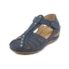 Sandalen 2024 Europa Amerika Zomer Retro Pakket Hoofd Uitgehold Dames Casual Hellinghak Comfortabel groot formaat