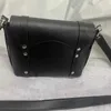 Nicho preto fosco bolsa de motocicleta Viviane Westwood bolsa de couro designer sacos de ombro crossbody rebite bolsa mensageiro 240123