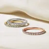 Bandringar Kolmnsta 2mm Half Circle Zircon Inlaid Copper Ring Three-Color Electropating 14k Half Eternity Stapelbar förlovningsring Storlek 240125