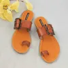 Terlik Kadın Slaytları Yaz Moda Bayanlar Düz Ayakkabılar Sıradan Açık Seyahat Plajı Kadın Parmak Tüzbeleri Toka Tasarım Terlik Büyük Boyut J240126