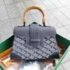 Övre handtag Saigon Tote Bag designer Clutch Flap Träpåse Kvinnors lyxiga axelrem Handväska riktiga läder Mäns resor crossbody bambu pochette coola dhgate väskor