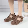 Sandalen 2024 Europa Amerika Zomer Retro Pakket Hoofd Uitgehold Dames Casual Hellinghak Comfortabel groot formaat