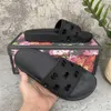 2024 Chaussures de créateurs Hommes Femmes Sandales de créateurs avec boîte à fleurs correcte Sac à poussière Chaussures Snake Print Slide Summer Wide Flat Sandal Slipper Résistant à l'usure avec boîte 35 ~ 45