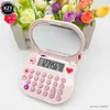 Calcolatrici Nuovo simpatico specchio per il trucco Accessori per calcolatrici Simpatico cartone animato Anime Kawaii Giocattoli portatili a conchiglia per regalo per ragazze