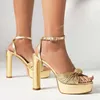 Сандалии на золотом каблуке для женщин с открытым носком и бантом, модные сексуальные сандалии с ремешком на щиколотке, металлическая роскошная обувь высокого качества 2023, летняя вечеринка J240126