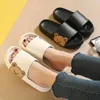 Zapatillas de verano para mujer, zapatillas de oso, toboganes de playa, chanclas de oso de dibujos animados, suela gruesa para hombre, zapatos antideslizantes para baño interior, sandalias para parejas L2401