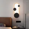 Lampy ścienne Nowoczesne minimalistyczne światło LED białe/złoto do dekoracji domowej salonu sypialnia oświetlenie lampy lampy wewnętrzne Oprawy światła wewnętrzne