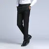 Abiti da uomo 2024 Pantaloni da completo estivi per uomo Moda Uomo dritto Abbigliamento formale da lavoro ampio e aderente