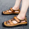 Sandalen Sommer Leder Outdoor Männer Strand Schuhe Luxus Atmungsaktive Casual Waten Rutschfeste Komfort Gewebte Block-toe Hausschuhe