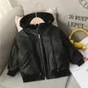 Fashion Autumn and Winter Child Coat Waterproof Baby Boys Leather Jackets Varma tjocka huva barnkläder TZ29 240122