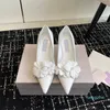 Flores zapatos de tacón con talón descubierto Tacones de cuero Punta puntiaguda Tacones de gatito Zapatos de vestir Diseñador Zapatos de fiesta para cena Blanco Negro Rosa