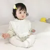 Koreaanse Stijl Baby Meisjes Kant Katoen Slabbetjes Borduren Bloemen geboren Peuters Kids Vest Kiel Schattige Kinderen Kostuums Accessoires 240125