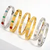 Bangle Aensoa Trendy Chic Branco Colorido Zircão Pulseiras de Aço Inoxidável Pulseiras Para Mulheres Charme Textura Simples Acessórios de Cor Dourada