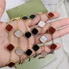 Pulsera con dije de trébol de 4 hojas para mujer, pulseras de diseño de lujo, rojo, blanco, azul, negro, pequeño, único, vintage, chapado en oro rosa, pulsera con dijes, joyería retro ZB002